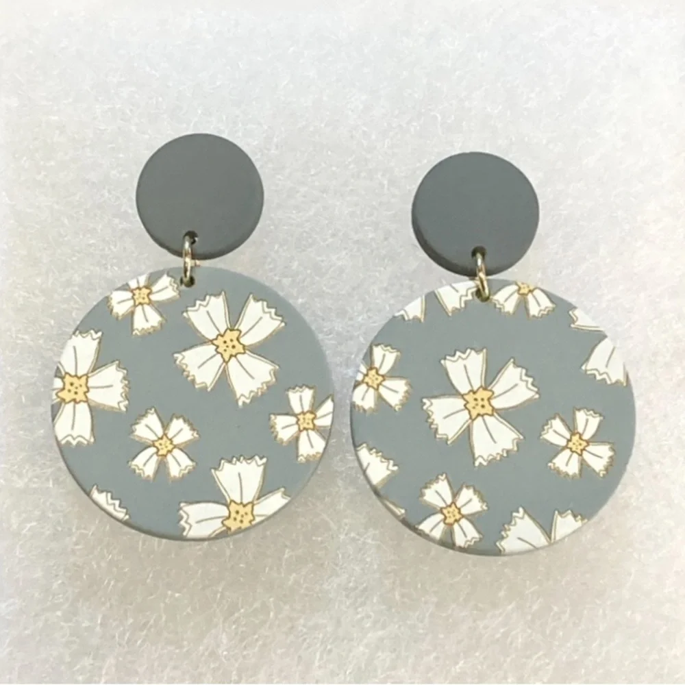 White Flower Circular Gray Stud Earrings - Picture 2 of 2